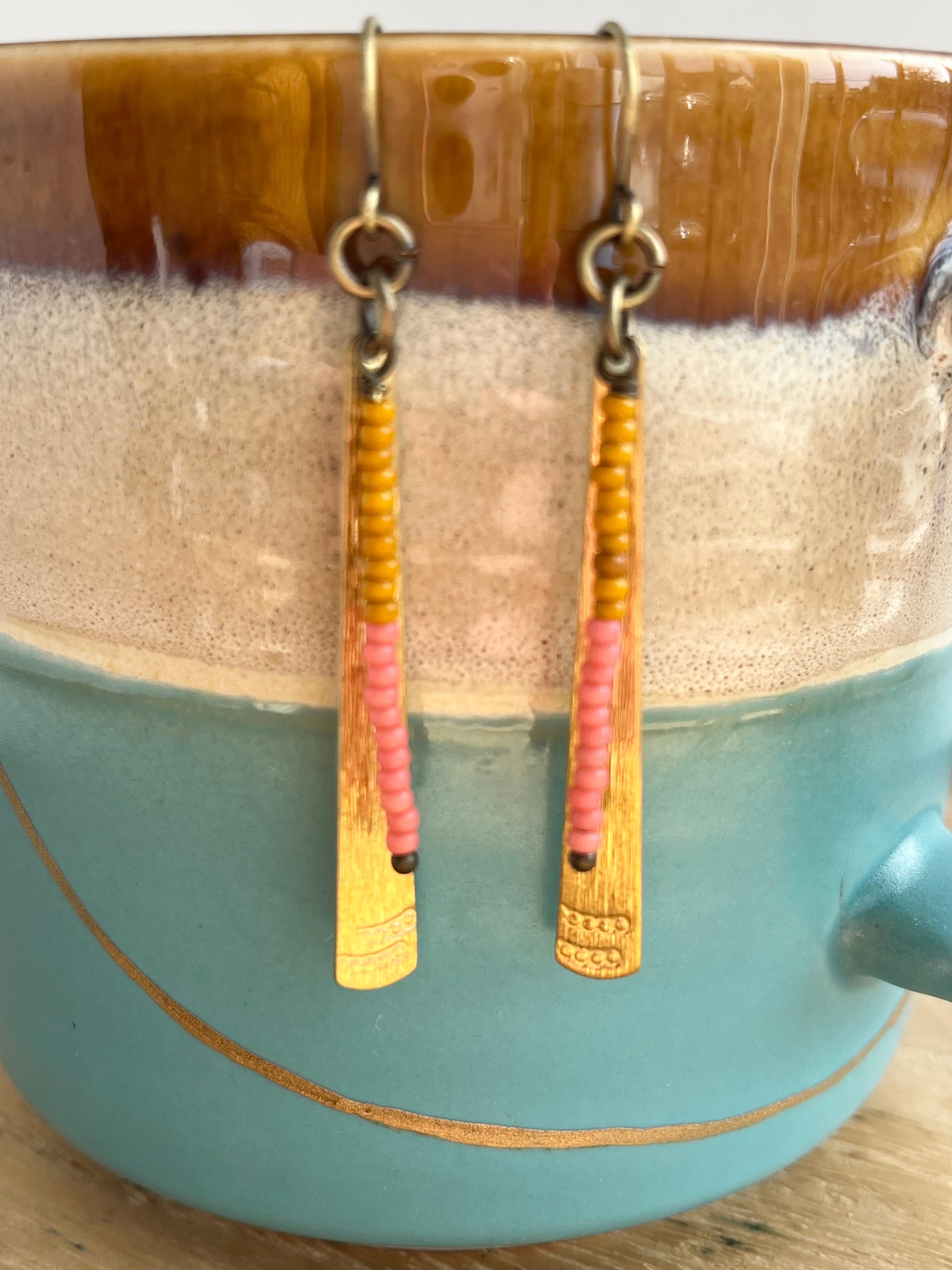 Bar with amber and pink beads - earrings