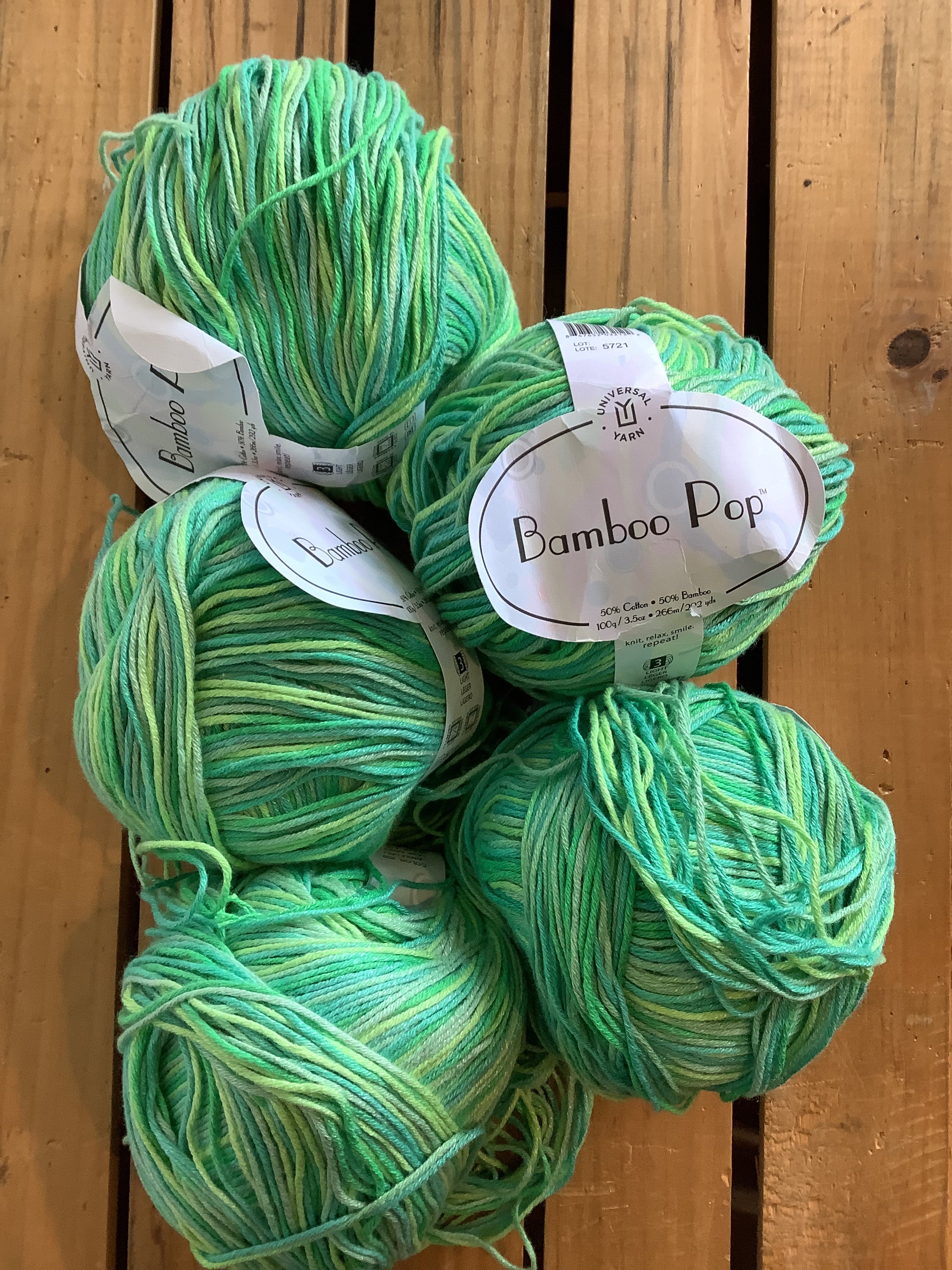Universal Yarns Bamboo Pop Color 209 Lot: 5721