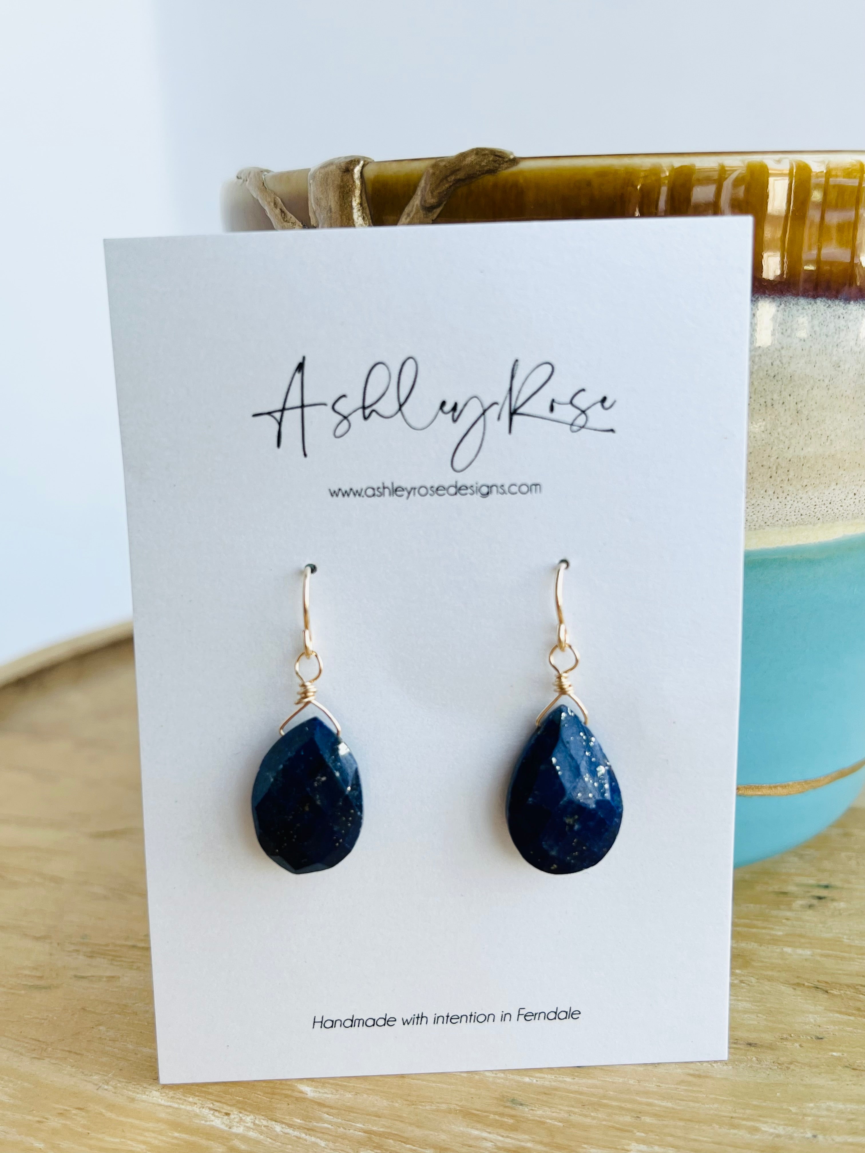 Mini Morsel Lapis gold - Ashley Rose earrings