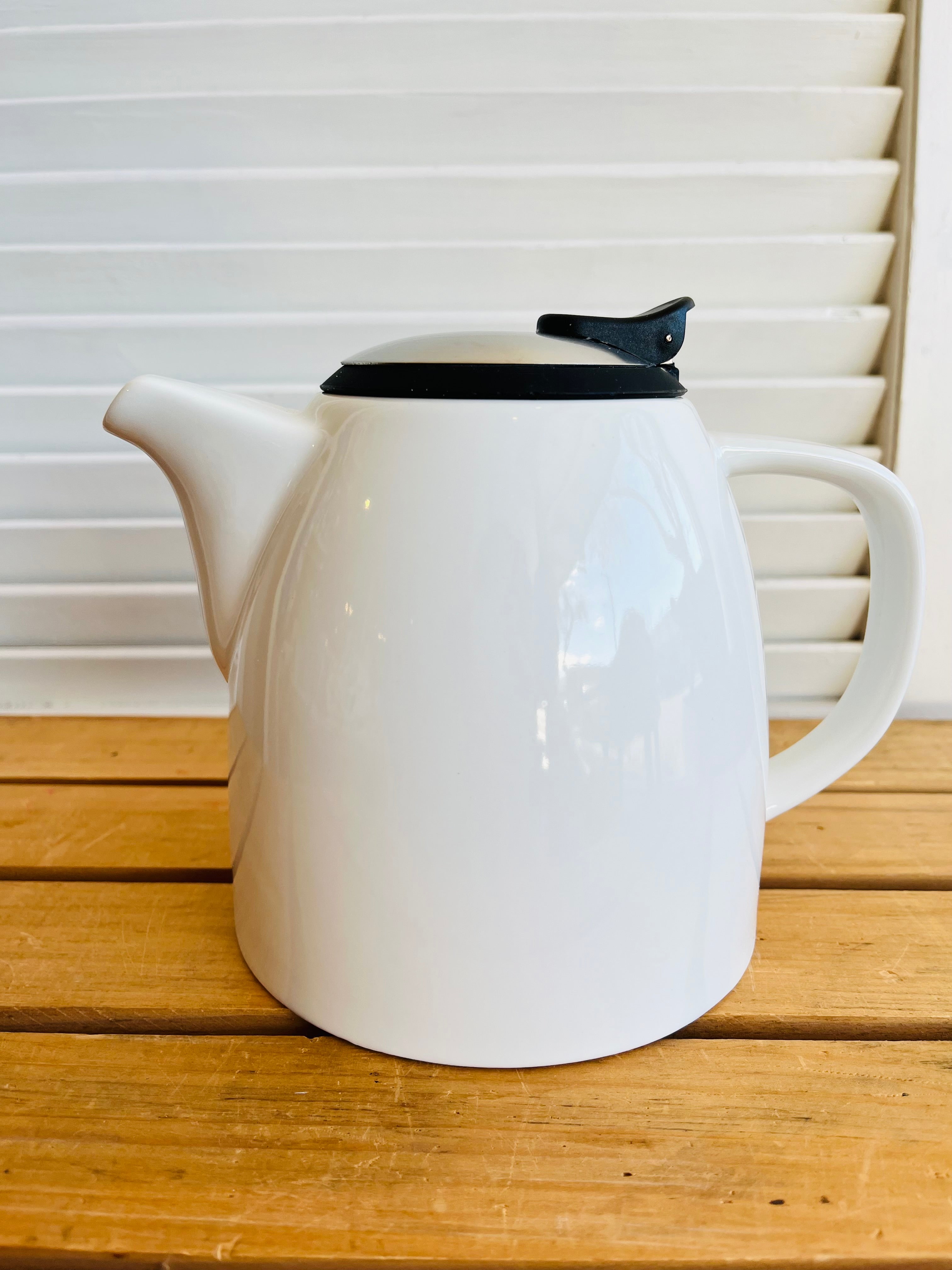 Drago - 5 cup white teapot