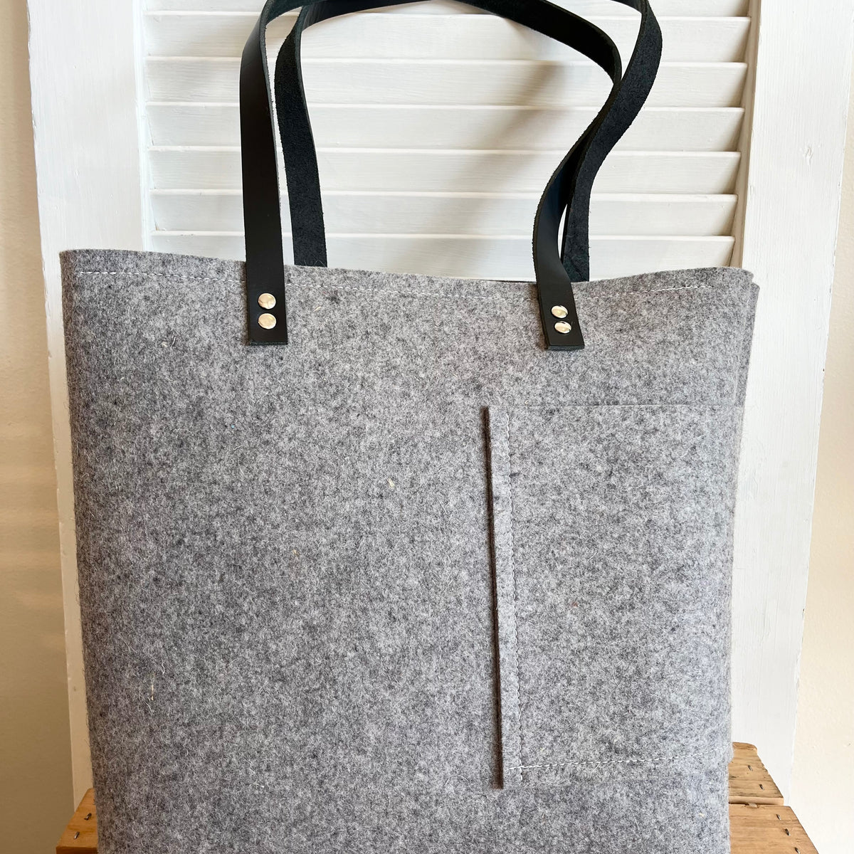 Side Pocket Felt Tote from Julia Hilbrandt Yarnfun