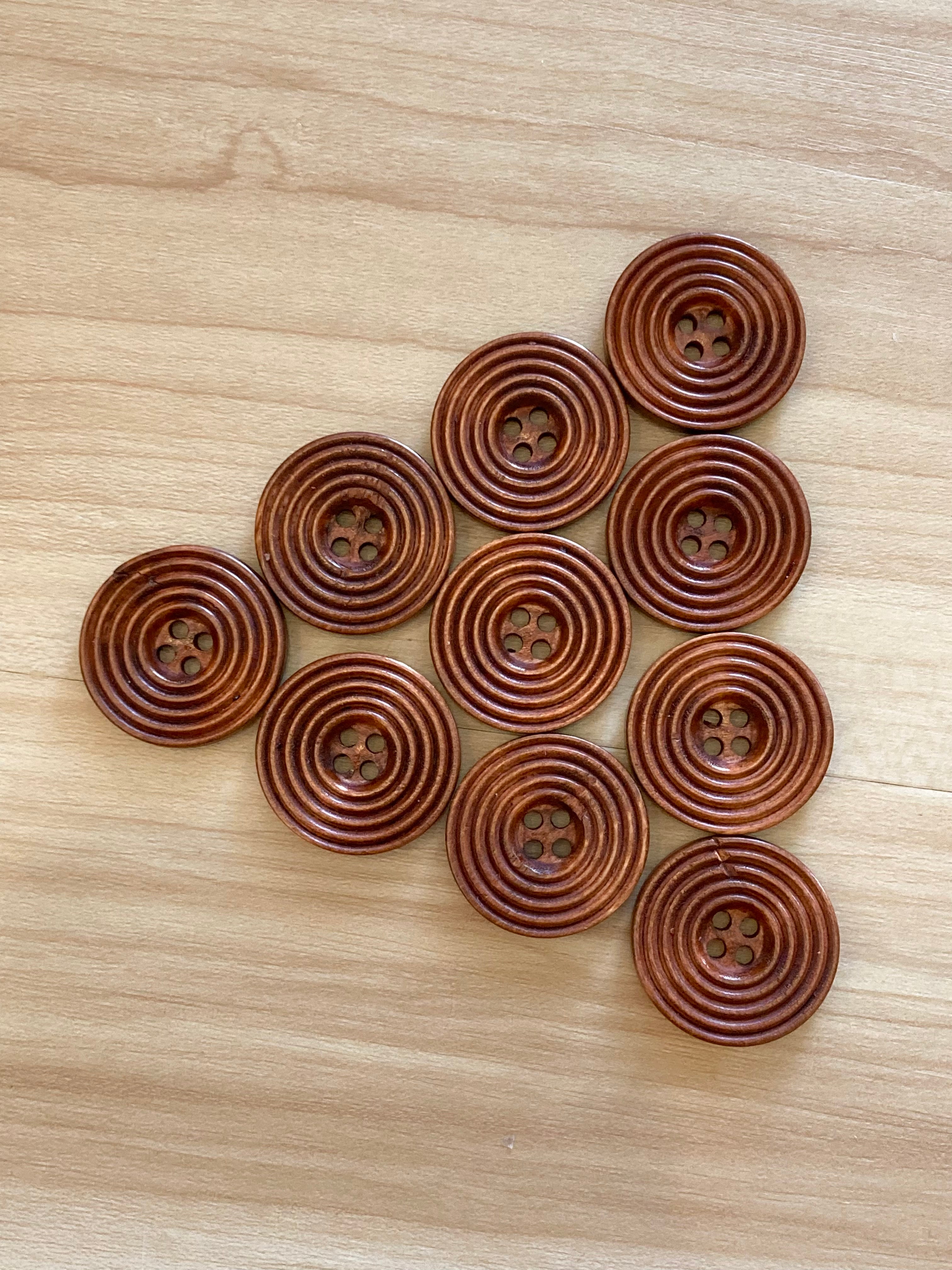 Button wooden swirl